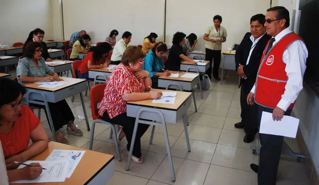 El Pleno reconsideró la segunda votación del texto sustitutorio para reponer a lo más de 14.000 docentes cesado. Foto: La República