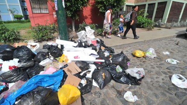 Surco: vecinos denuncian la falta de recojo de basura en las calles tras culminar contrato con Petramás
