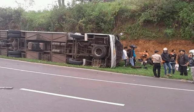 Indonesia: accidente de autobús deja al menos 27 muertos