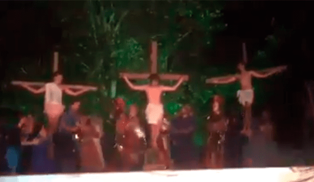Facebook viral: chico ebrio sube al escenario para rescatar a 'Jesús' de romanos y esto ocurre [VIDEO]