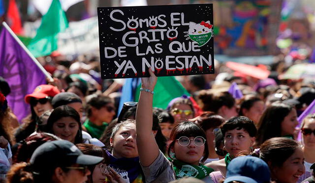 Miles de mujeres se manifestaron en contra de la violencia de género en Chile. Foto: EFE
