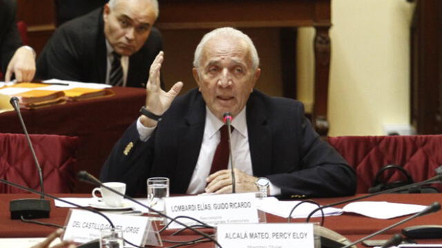 Lombardi acusa a la oposición de tener “un ánimo de arrinconar a PPK”