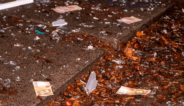 Delincuentes explotan un cajero automático e inundan la calle de cientos de billetes [VIDEO]