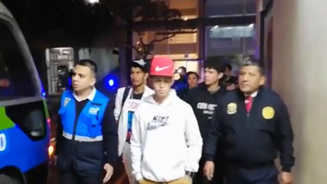 Los ciudadanos extranjeros que quedaron retenidos fueron puestos a disposición de la Policía Nacional. (Foto: Captura de video / Canal N)