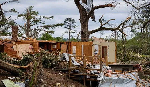 El tornado del día domingo 12 de abril dejó daños materiales en 200 viviendas. Foto: EFE