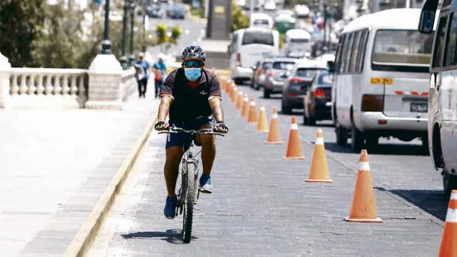 medio amigable. La bicicleta no contamina el medio ambiente, además le permite al ciclista hacer ejercicio y estar sano.
