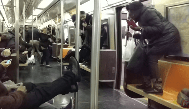YouTube: rata causa pánico entre pasajeros del metro de Nueva York [VIDEO]