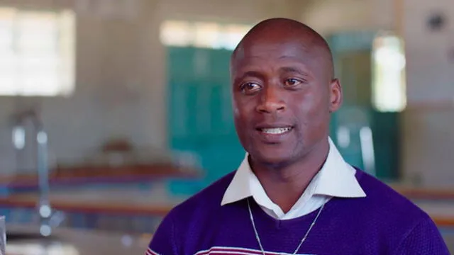 Profesor que dona el 80 % de su sueldo gana el ‘Nobel’ de Educación [VIDEO]
