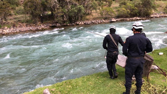 Comandos de la PNP trabajaron hombro a hombro con los pescadores del río Cañete.
