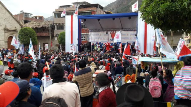 Huancavelica: Cierre de campaña con discursos vagos, bronca y borrachera