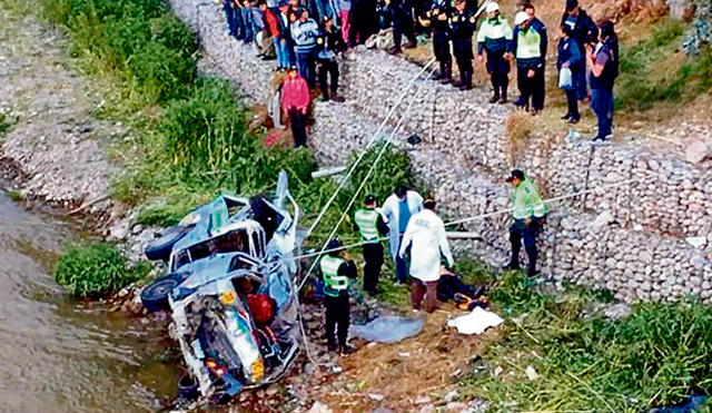 Huancayo:  se eleva a 10 la cifra de muertos tras caída de combi en río Mantaro [VIDEO]