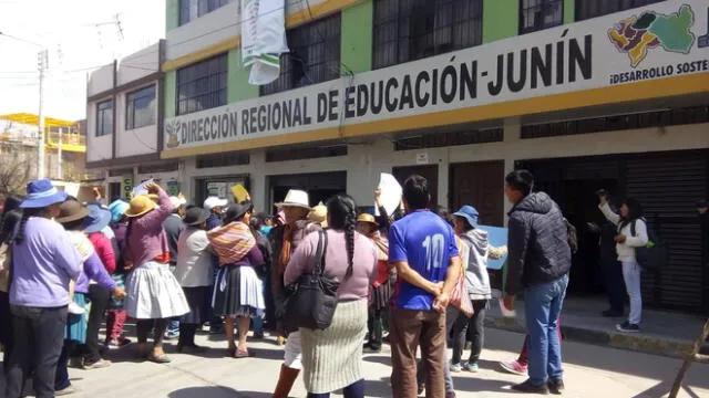 Huancayo: padres protestan por reasignación de directora