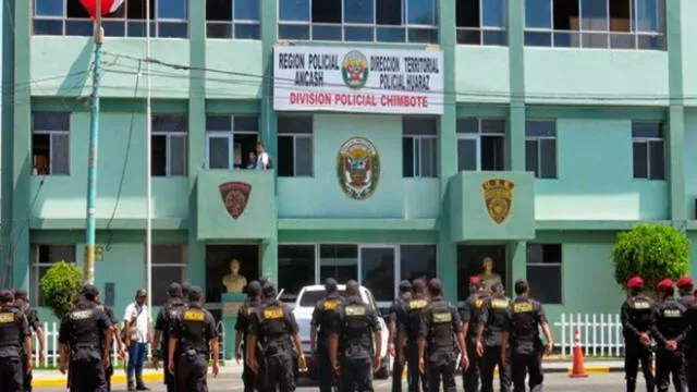 Agentes de la División Policial de Chimbote siguen dando batalla al coronavirus.