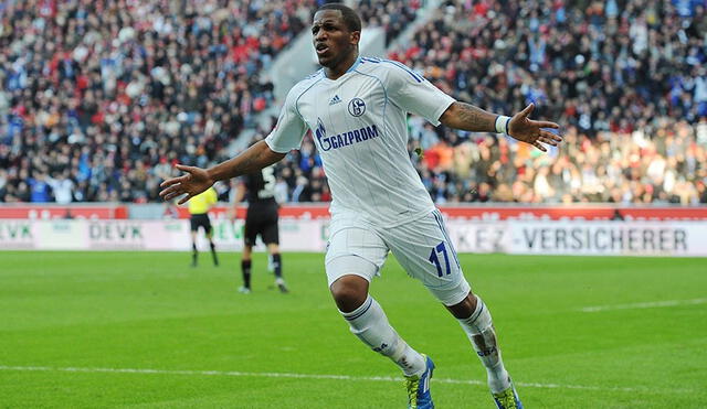 Jefferson Farfán calificó el gol que le anotó al Bayer Leverkusen en el 2011 como uno de los mejores de su carrera. Foto: Schalke 04.