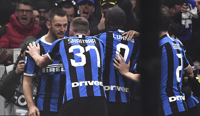 Inter venció a Milan en el Derbi de Milán y es el líder de la Serie A. Foto: AFP