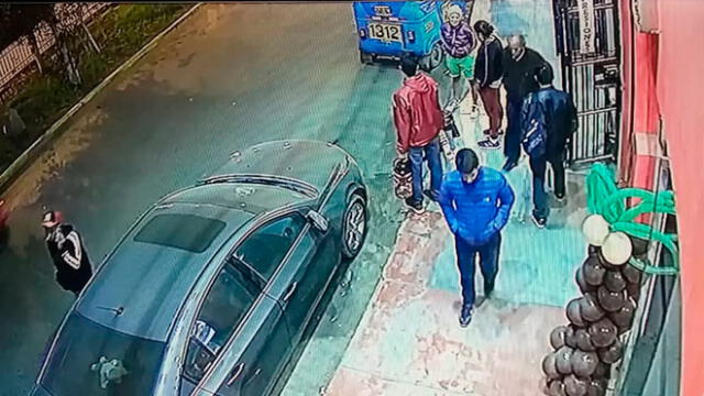 Los Olivos: dos delincuentes roban objetos valorizados en casi 9.000 soles en tienda de cómputo [VIDEO]