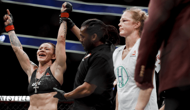 UFC 219: Cris Cyborg retuvo la corona de peso pluma venciendo a Holly Holm