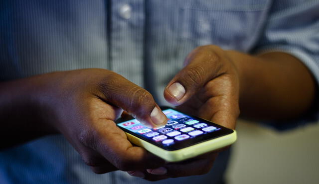 Usuarios reconocen uso excesivo de smartphones