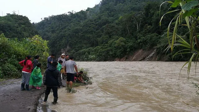 Familiares continúan con la búsqueda del joven en las caudalosas aguas del río Tambopata.