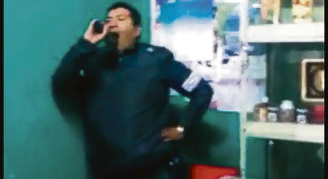 En Arequipa policía amenaza con arma a peatones e intenta matarse (VIDEO)