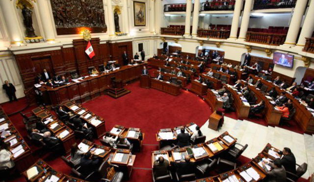 Demanda contra ‘ley antitránsfuga’ será presentada este lunes ante el TC