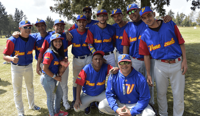 Venezolanos en Quito: el sóftbol contra la nostalgia [FOTOS]