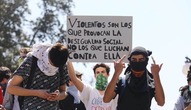 Las fotos que reflejan un Chile en crisis y colapsado por la violencia. Fotos: Jorge Cerdán