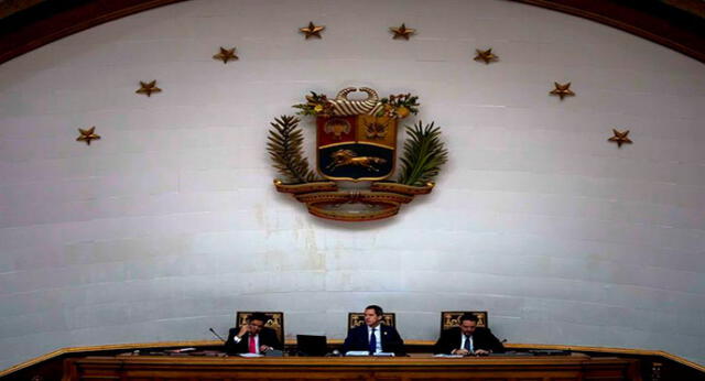 Juan Guaidó (c) encabezó la sesión ordinaria de este martes. Foto: EFE