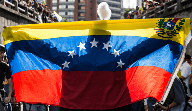 Oposición de Venezuela convoca paro en rechazo a medidas económicas de Maduro