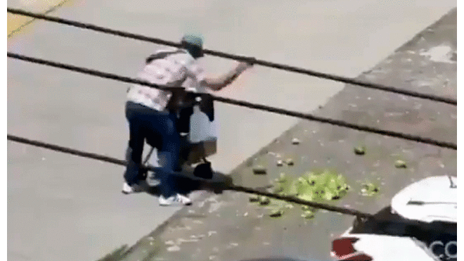 La policía multó al hombre por trasgredir las medidas de la cuarentena. Fuente: Twitter.