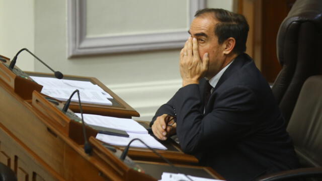 Lescano acusa a Bartra de “manipular” sesiones que ven reforma
