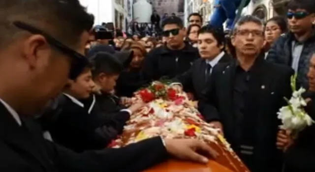 En medio del dolor enterraron a dueño de picantería asesinado en Cusco