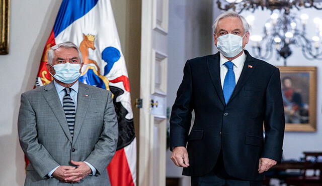 El mandatario chileno (d) estaba en contra de esta medida, pero respetó la decisión del Congreso. Foto: AFP