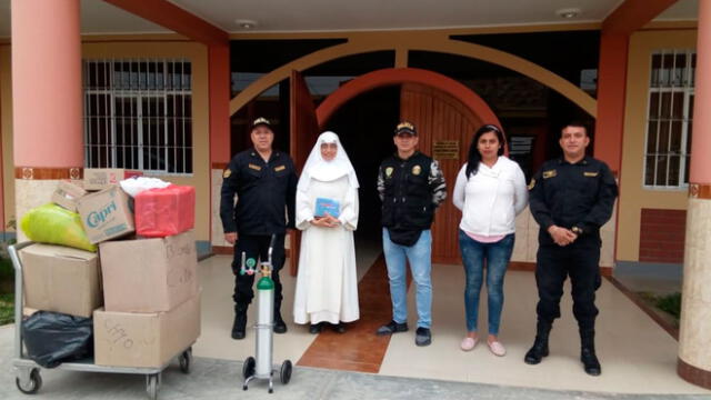 Efectivos de Unidad de Emergencia PNP entregan donativos a ancianos en Chiclayo [VIDEO]