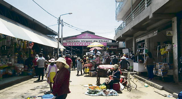 Comerciantes del Avelino se oponen al cierre de mercados por ambulantes en Arequipa