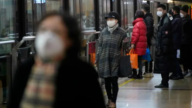 China: camiones fumigarán las calles para frenar el coronavirus
