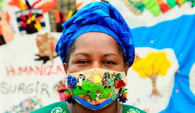 Juana Ruiz, defensora de derechos humanos y líder de la Asociación Mujeres Tejiendo Sueños y Sabores de Mampuján, Colombia. Foto: EFE/Ricardo Maldonado Rozo