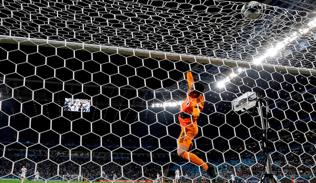 Copa América 2019: Luis Suárez casi marca un golazo en el Uruguay vs. Japón. | Foto: EFE