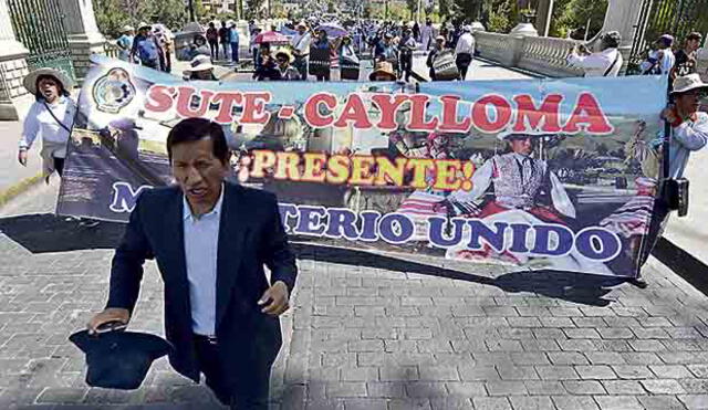 Docentes de Arequipa piden suspensión de evaluación de desempeño