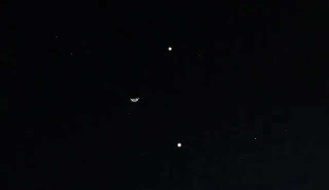 La 'media luna' formará un triángulo con los dos planetas gigantes. Foto: referencial/ Stellarium.
