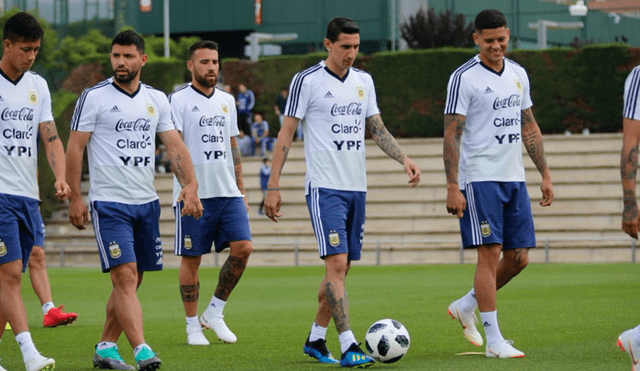 Polémico mensaje en el entrenamiento de Argentina: "Chile, mírala por TV" Polémico mensaje en el entrenamiento de Argentina: "Chile, mírala por TV"