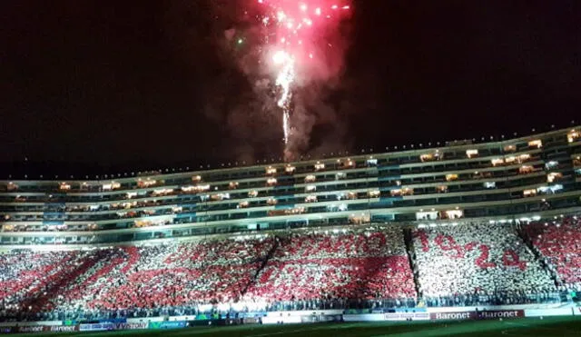 Universitario de Deportes: El impresionante mosaico de hinchas en la 'Noche Crema' | VIDEO