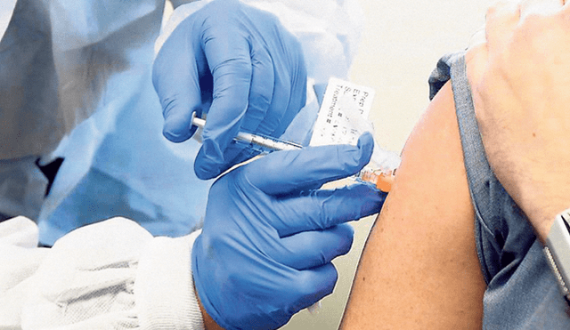 Vacuna. Las pruebas en los voluntarios se iniciarían en la quincena de setiembre. Los candidatos deben ser personas sin enfermedades autoinmunes. (Foto: AFP)