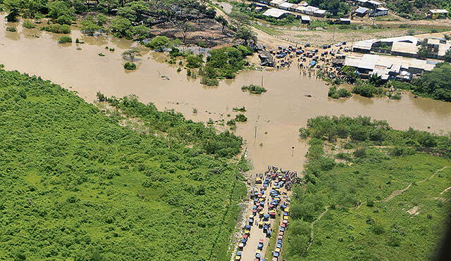 Restringen el tránsito vehicular en puentes tras desborde del río Piura