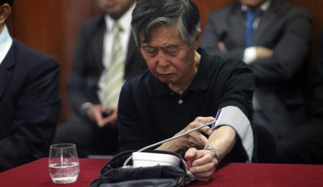 Alberto Fujimori retornó a penal de la Diroes trar ser atendido en clínica local