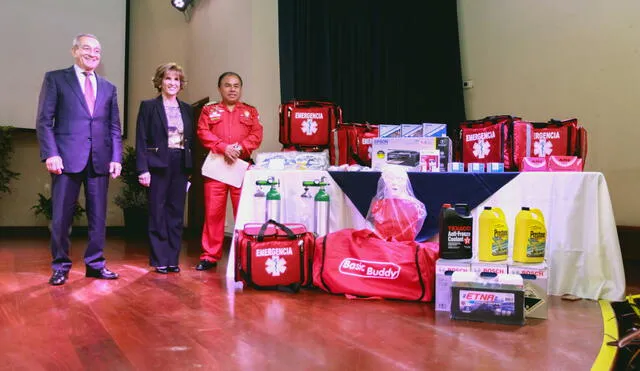 San Borja: municipalidad entrega equipos y material médico por 13 mil soles a bomberos