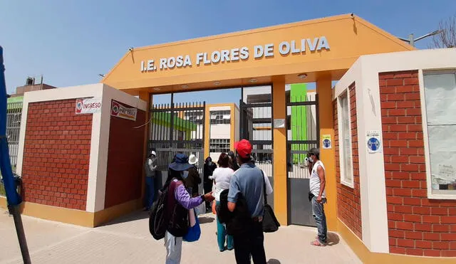 Vacunación fue normal en el colegio Rosa Rosa Flores. Foto: La República