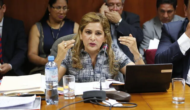 Por mentir en hoja de vida, confrontan con decano a fujimorista Maritza García