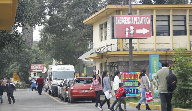Mujer denunció a Hospital Cayetano Heredia porque no habrían entregado cuerpo de su padre desde hace más de un mes. Créditos: Flavio Matos / La República.