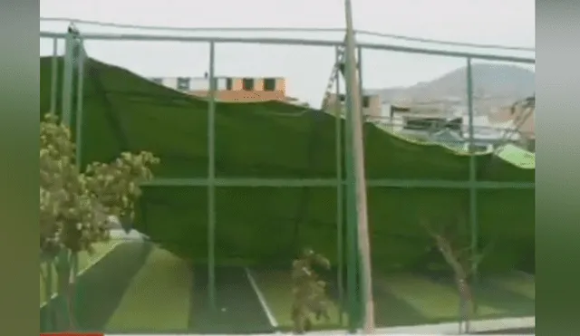 SJM: municipio inaugura cancha de fútbol y estructuras colapsan dos días después [VIDEO]